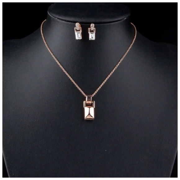Art Deco Simulated Diamond The Gilda Necklace Set - Picture 4 of 4